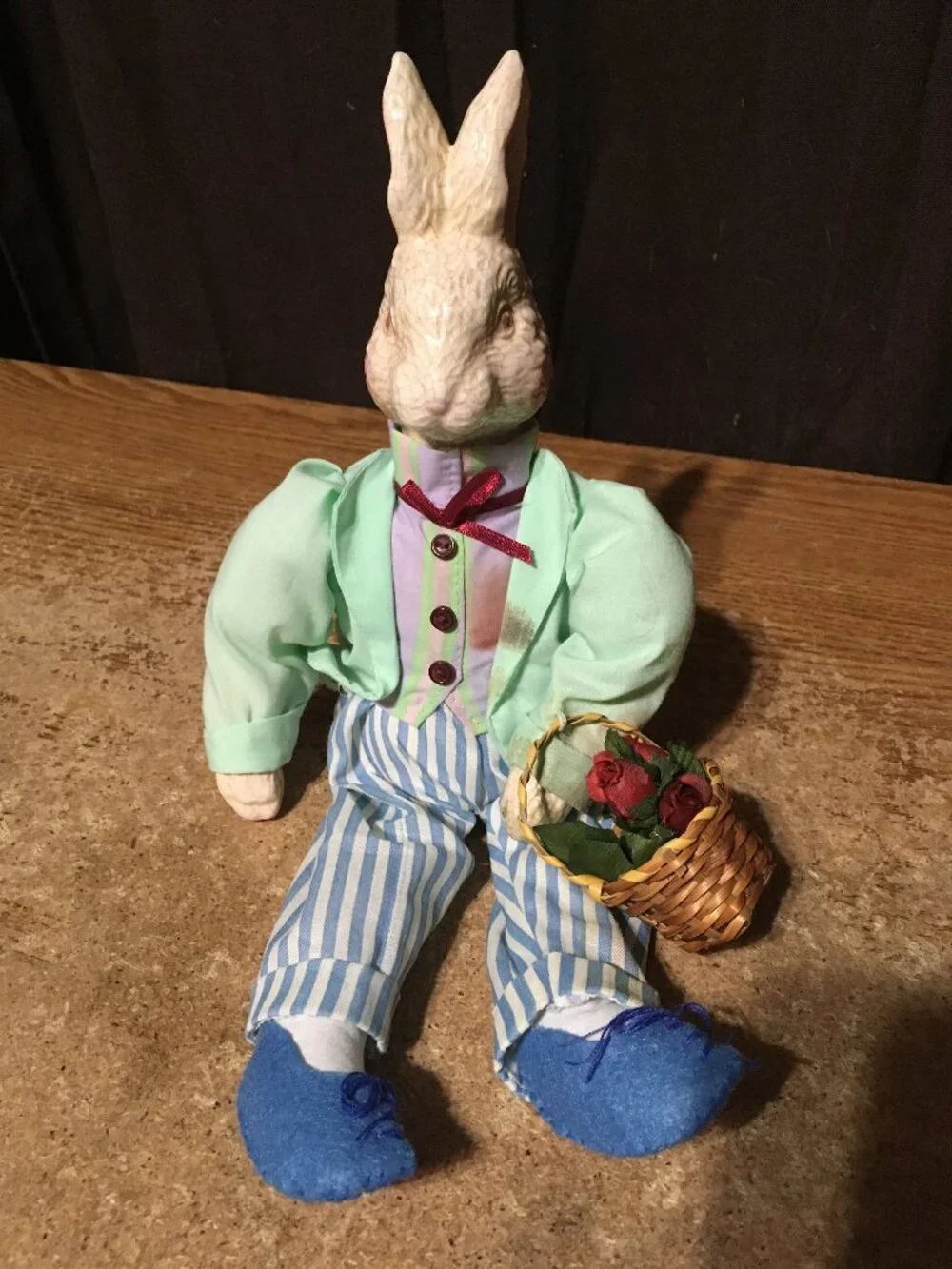 2002 AVON GIFT COLLECTION DAD BUNNY RABBIT SHELF SITTER HOLDING BASKET EASTER